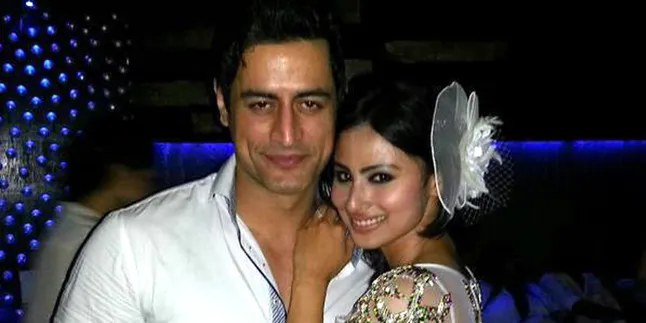 Diundang Pooja Banerjee, Mohit Raina dan Mouni Roy Datang Bareng Diundang Pooja Banerjee, Mohit Raina dan Mouni Roy Datang Bareng