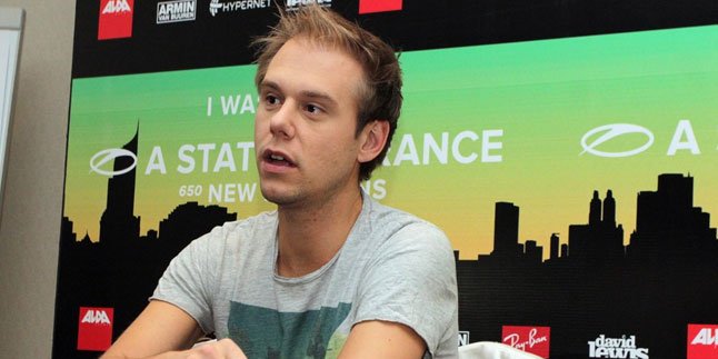 DJ Armin Van Buuren Sukses Bikin Penggemar di Indonesia 'Panas'