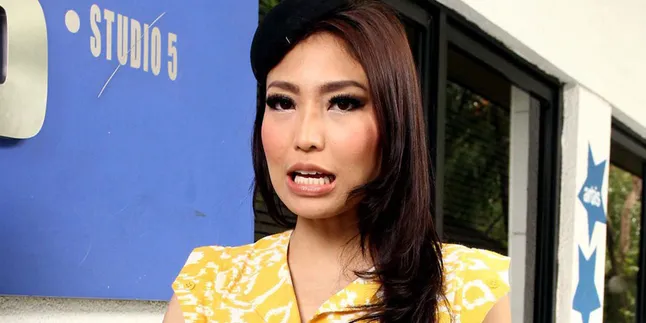 Doa Ayu Dewi Untuk Julia Perez Dan Jessica Iskandar Doa Ayu Dewi Untuk Julia Perez Dan Jessica Iskandar