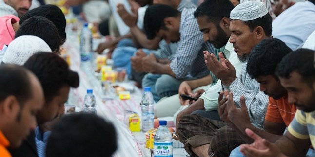 Prayer for Breaking the Fast Along with its Virtues and Meanings