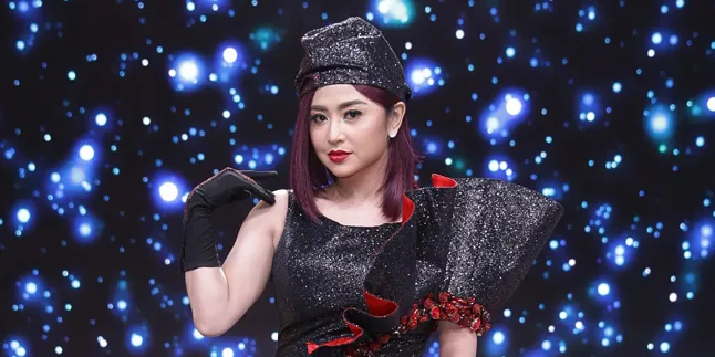 Doa Dewi Perssik di Momen Ulang Tahun Mendiang Sang Ayah