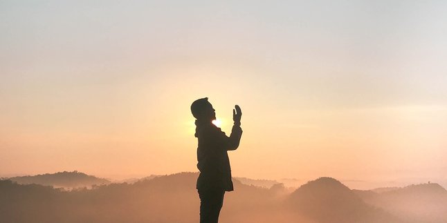 Doa Niat Sholat Dhuha Lengkap, Ketahui Pula Keutamaannya!