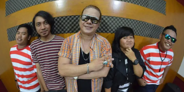 Dokter Mata Jadi Vokalis Band Sekaligus Miliki Management Artis