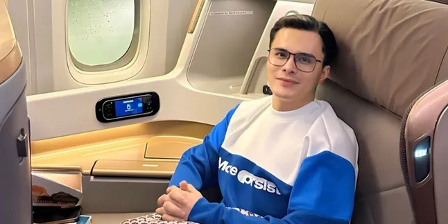 Dokter Oky Pratama Berikan Seribu Sembako pada Korban Banjir Bekasi