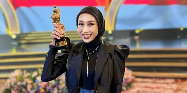Dokter Reza Gladys Kembali Sabet Penghargaan, Sebut Ilmu Sebagai Investasi Terbesar Dokter Reza Gladys Kembali Sabet Penghargaan, Sebut Ilmu Sebagai Investasi Terbesar