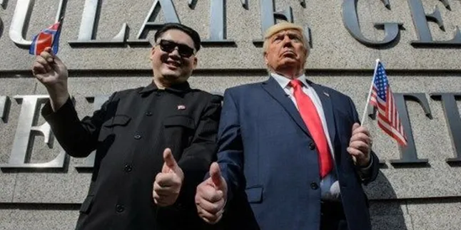 Donald Trump dan Kim Jong Un Kepergok Jalan Bareng di Hongkong