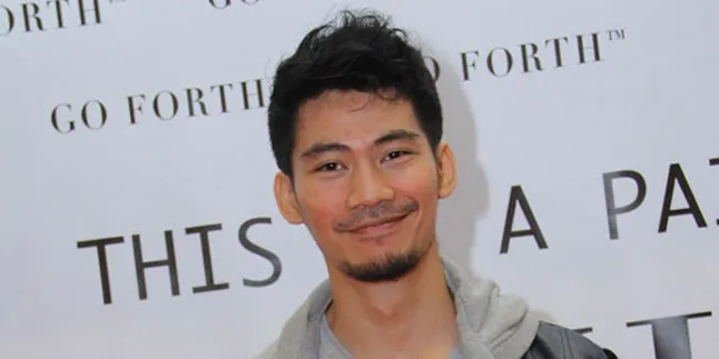 Donny Alamsyah Gemar Menyilet Celana Jeans