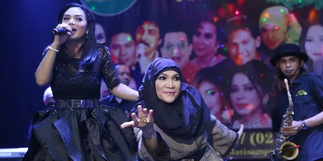 Dorce Gamalama dan Sejumlah Artis Gelar Konser Tanpa Dibayar