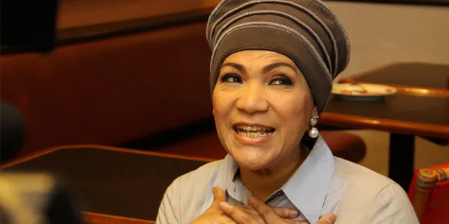 Dorce Gamalama: Tata Dado Menghormati Seniornya Dorce Gamalama: Tata Dado Menghormati Seniornya