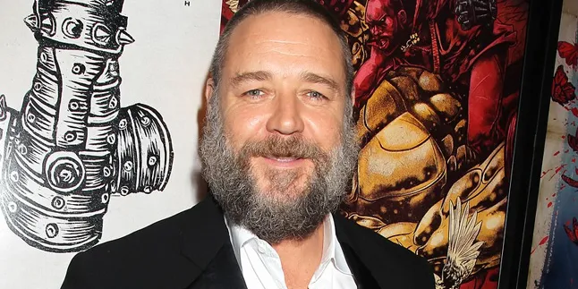 Doyan Daun Muda, Russell Crowe Pacari Gadis 22 Tahun?