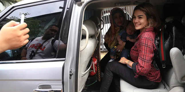 Dramatis, Banjir Sambut Kedatangan Nikita Mirzani di Rutan