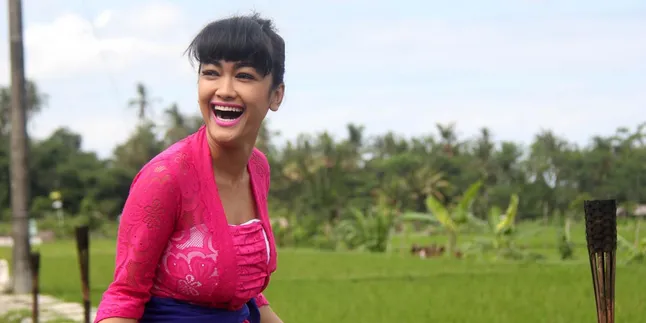 Dress Cantik Julia Perez Warna Stabilo?