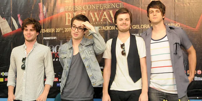 Drummer Panic At The Disco Keluar, Ada Apa?