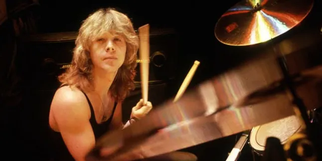 Drummer Pertama Iron Maiden Meninggal Dunia