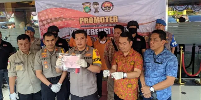 Dua Artis Stand Up Comedy Ditangkap Polisi Gara-Gara Konsumsi Narkoba Dua Artis Stand Up Comedy Ditangkap Polisi Gara-Gara Konsumsi Narkoba