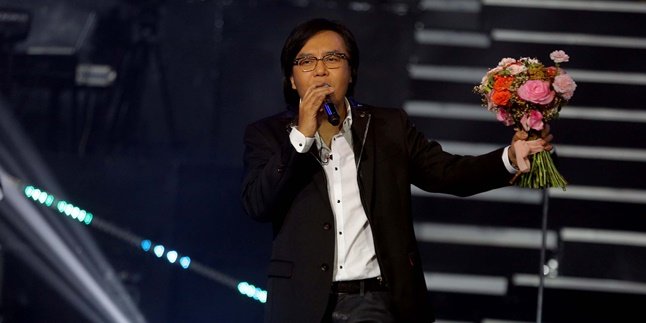 Two Months at Home Due to Corona, Ari Lasso Misses Performing and Going to the Mall