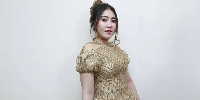 Dua Hari Rilis, Video Via Vallen 'Pamer Bojo' 800 Ribu Viewers & Trending Youtube