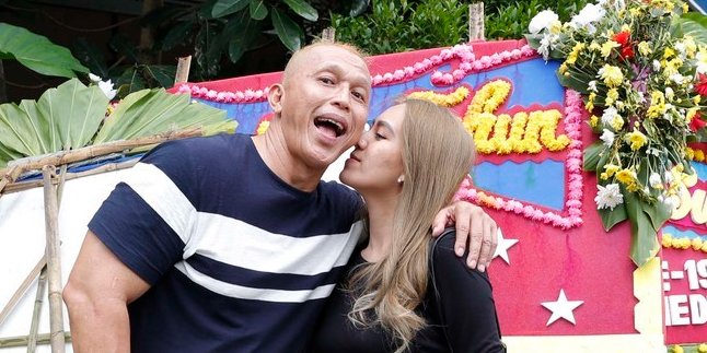Failed to Build a Household Twice, Bang Tigor Marries Again with His Fan