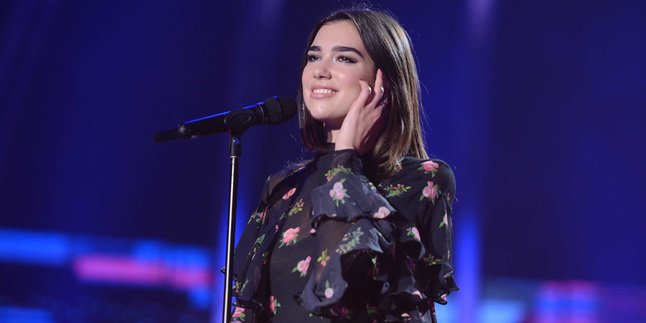 Dua Lipa Cetak Top 10 Pertamanya di Chart Billboard Hot 100!