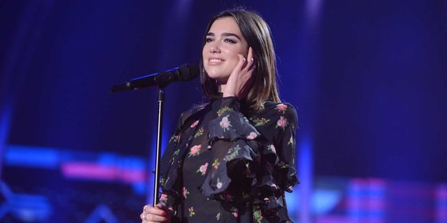 Dua Lipa Excited Bisa 'Gandeng' Chris Martin di Album Debut