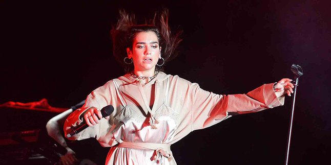 Dua Lipa Jawab Jurnalis Yang Tanyakan Alasan Kenapa Beberapa Tournya Batal