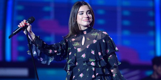 Dua Lipa Senang Taylor Swift Akhiri Dominasinya di Posisi Puncak Chart Musik Inggris