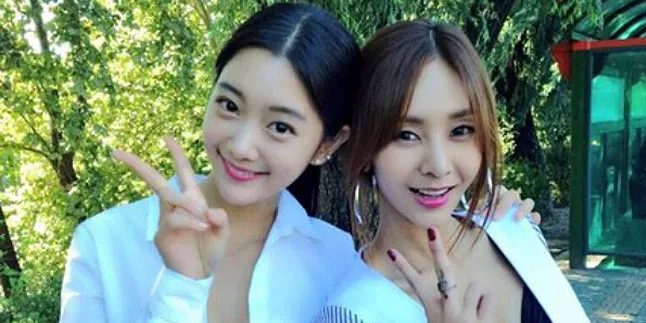 Dua Seleb Seksi, G.NA - Clara Foto Tampil Bareng