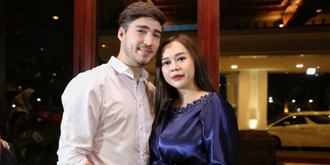 After Two Years of Marriage, Aura Kasih Files for Divorce from Eryck Amaral