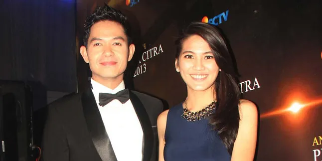 Dude Harlino-Alyssa Soebandono Sudah Tukar Cincin? Dude Harlino-Alyssa Soebandono Sudah Tukar Cincin?