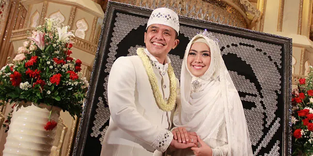 Dude Harlino Berdoa Agar Tahun Ini Bisa Menikah Dude Harlino Berdoa Agar Tahun Ini Bisa Menikah