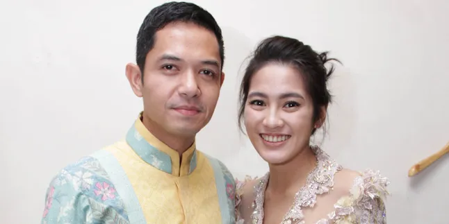 Dude Harlino Diberi Air Kesejukan Oleh Ibunda Alyssa Soebandono