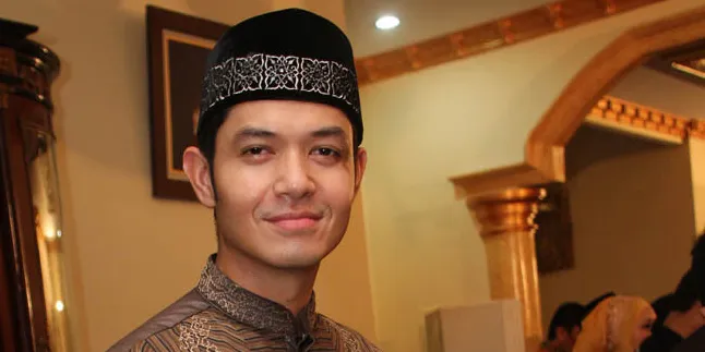 Dude Harlino Ikut Bingung Soal Nikah Asmirandah dan Jonas Rivanno Dude Harlino Ikut Bingung Soal Nikah Asmirandah dan Jonas Rivanno