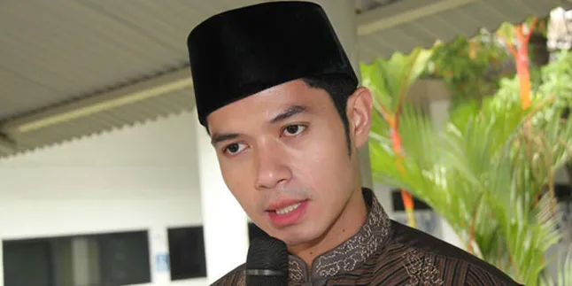 Dude Harlino Lelang Jaket Rp 4 Juta Untuk Palestina