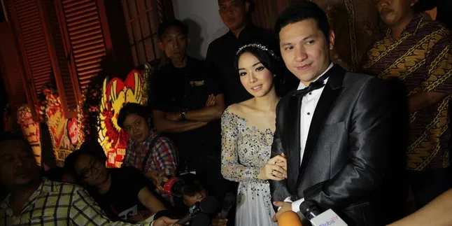 Duet Bareng Istri, Gading Marten Bantah Ikuti Anang - Ashanty