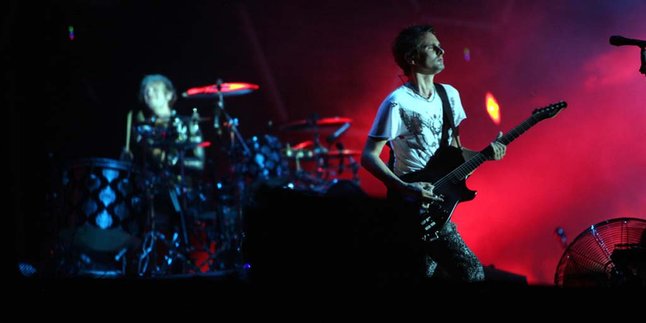 Dukung Aksi Sosial War Child, Muse Lelang Gitar Keramat Matt