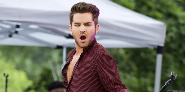 Dukung Hak LGBT, Adam Lambert Dilarang Tampil di Singapura