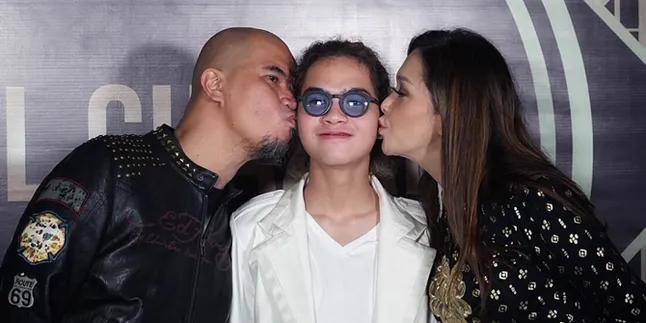 Dul Jaelani Terharu Lihat Ahmad Dhani dan Maia Estianty Cipika-Cipiki Dul Jaelani Terharu Lihat Ahmad Dhani dan Maia Estianty Cipika-Cipiki