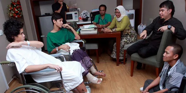 Dul Akhirnya Tinggalkan Rumah Sakit Dul Akhirnya Tinggalkan Rumah Sakit