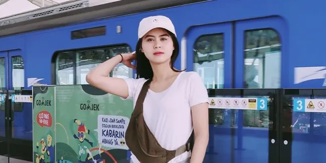 Dulu Berprofesi Sebagai Reporter, Dwinda Ratna Tak Menyangka Dikejar Teman Sendiri Untuk Wawancara Karena Jadi Istri Artis Dulu Berprofesi Sebagai Reporter, Dwinda Ratna Tak Menyangka Dikejar Teman Sendiri Untuk Wawancara Karena Jadi Istri Artis
