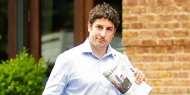 Dunia Berduka, Jason Biggs Malah Bikin Guyonan Soal MH17