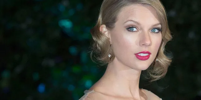 Duo Besties Taylor Swift Dan Sarah Hyland Lihat Opera Broadway