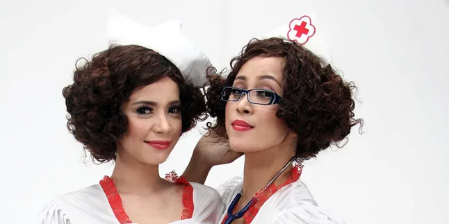 Duo Mawar Menjelma Jadi Suster Seksi