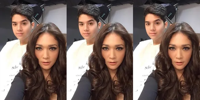 Duo Rupawan, Bunda Maia - Al Ghazali Pemotretan Bareng Duo Rupawan, Bunda Maia - Al Ghazali Pemotretan Bareng