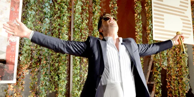 Duran Duran Bela Robin Thicke!