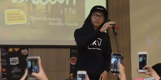 DVD Film 'DILAN 1990' Rilis, Iqbaal Ramadhan Tak Bisa Move On & Lakukan Ini DVD Film 'DILAN 1990' Rilis, Iqbaal Ramadhan Tak Bisa Move On & Lakukan Ini