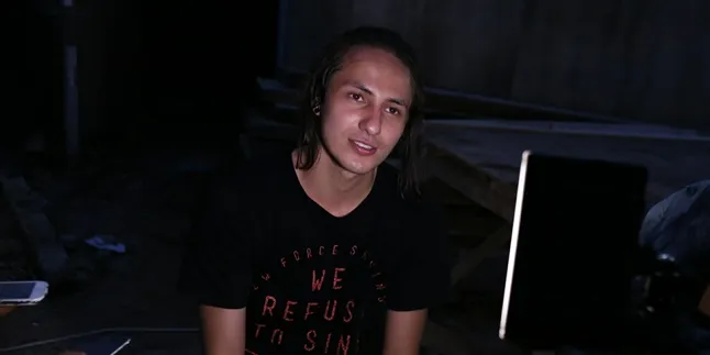 Dylan Carr Tengah di Pulau Seribu Saat Zahro Express Terbakar