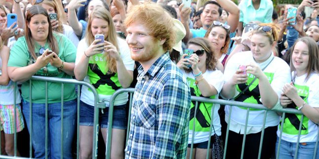 Ed Sheeran Beri Kejutan di Latitude Festival