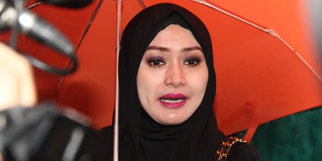 Eddies Adelia: Saya Sangat Mengidolakan Mama Ully Artha Eddies Adelia: Saya Sangat Mengidolakan Mama Ully Artha