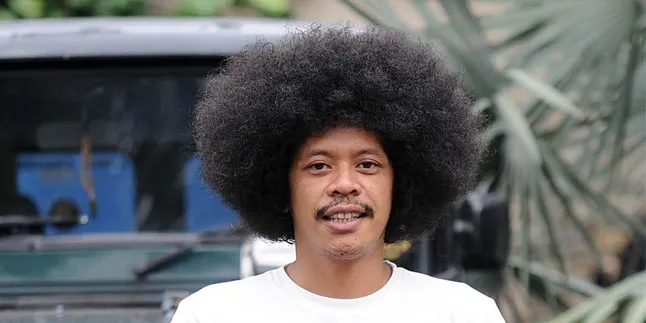 Eddy Brokoli Siap Botak Demi Penderita Kanker?