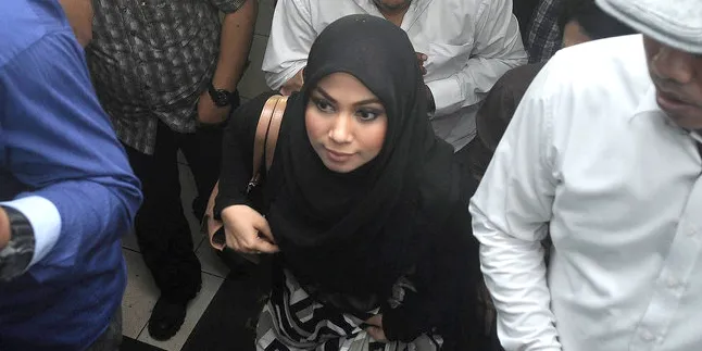 Edies Adelia Bagikan Tips Hadapi Penyidik ke Puput Melati